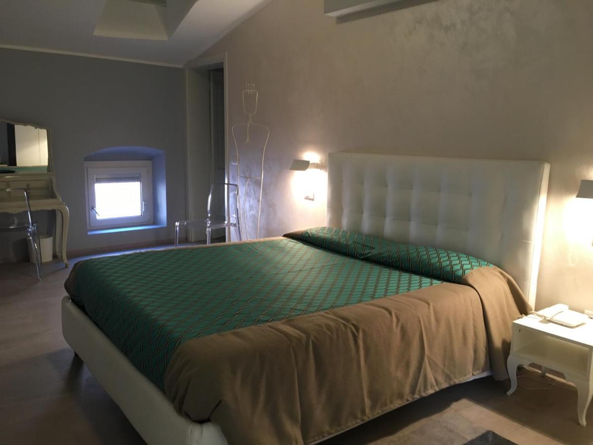 Alessi Hotel Trattoria 代森扎诺-德尔加达 外观 照片