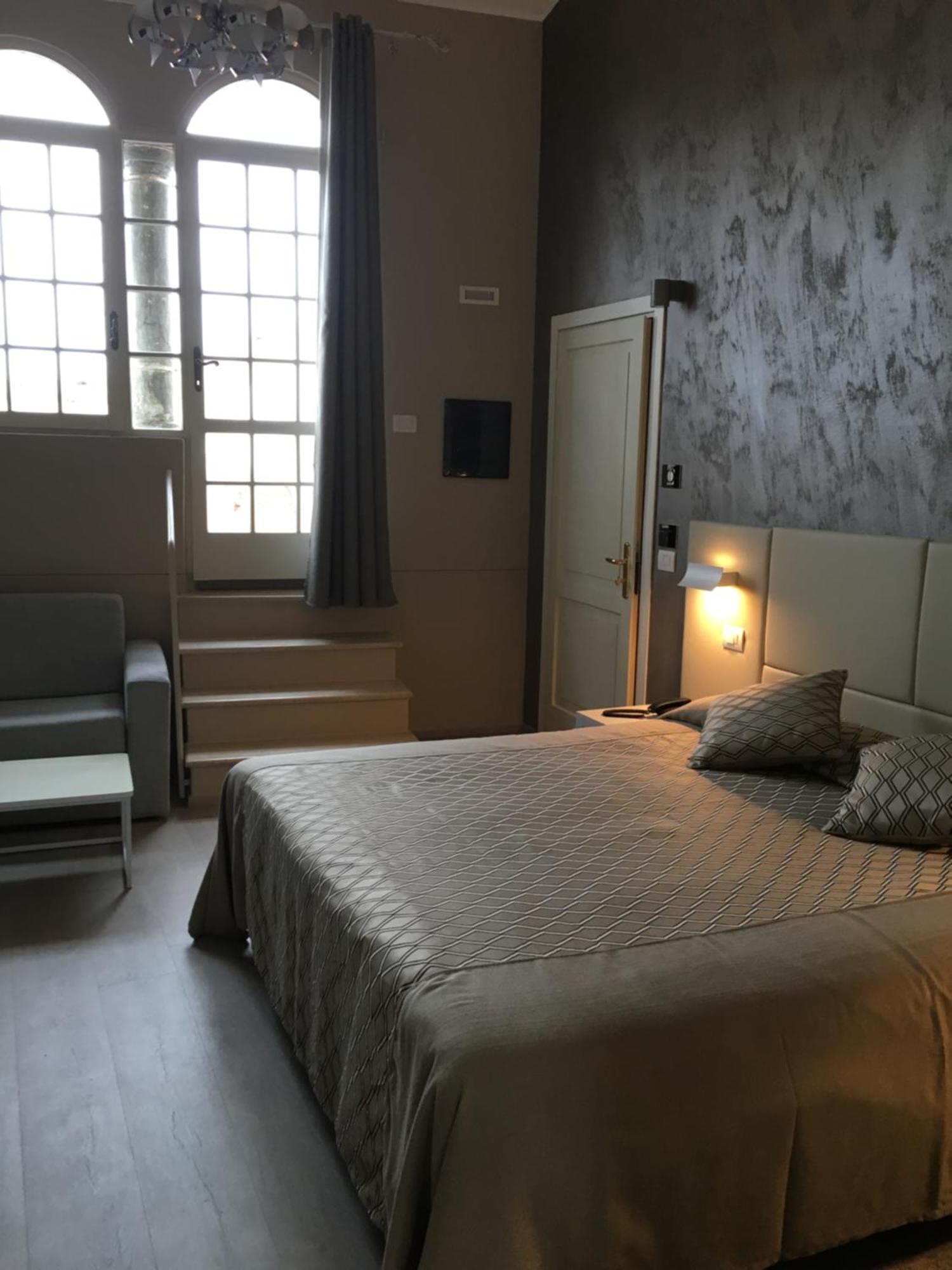 Alessi Hotel Trattoria 代森扎诺-德尔加达 外观 照片