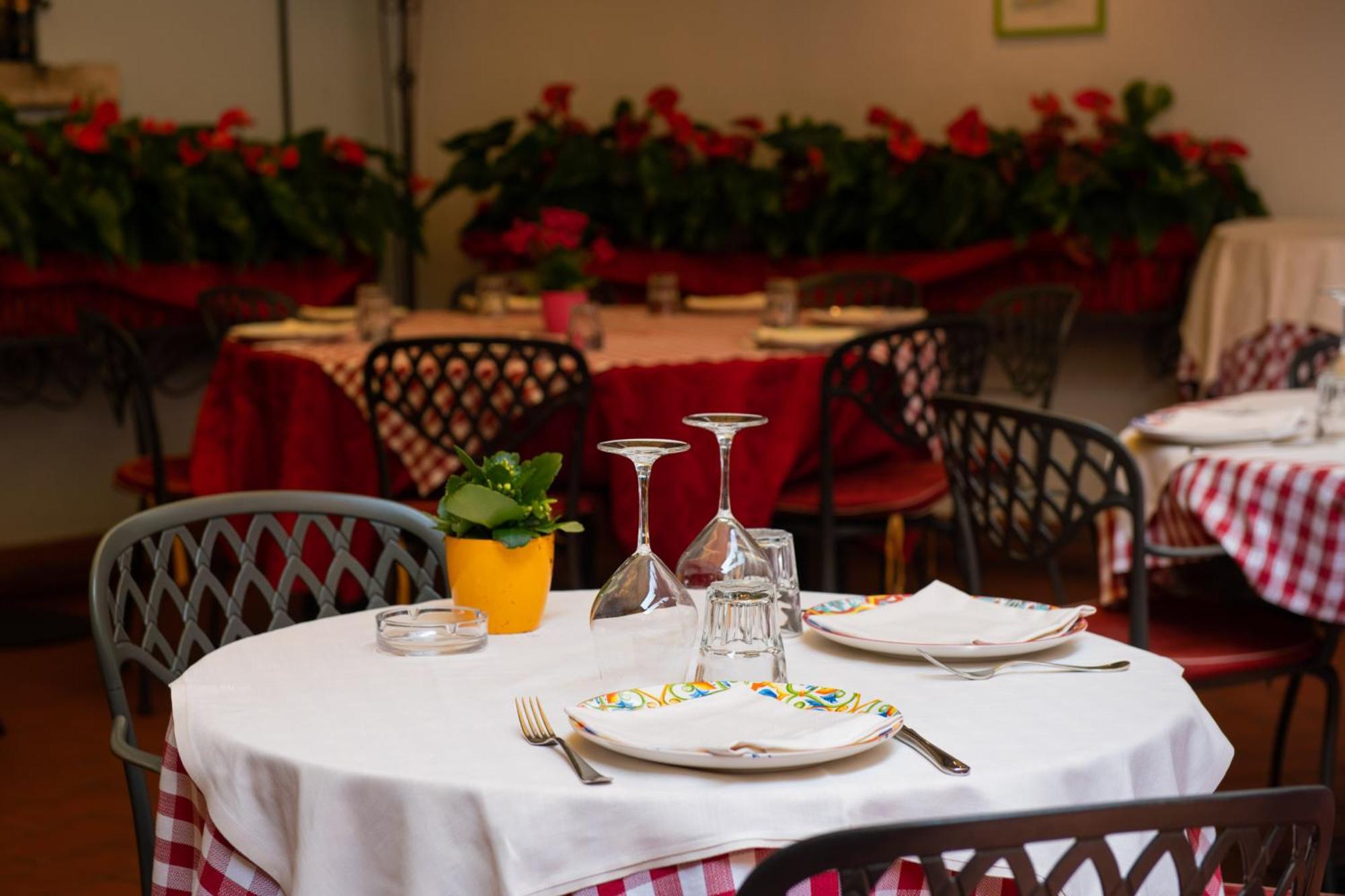 Alessi Hotel Trattoria 代森扎诺-德尔加达 外观 照片