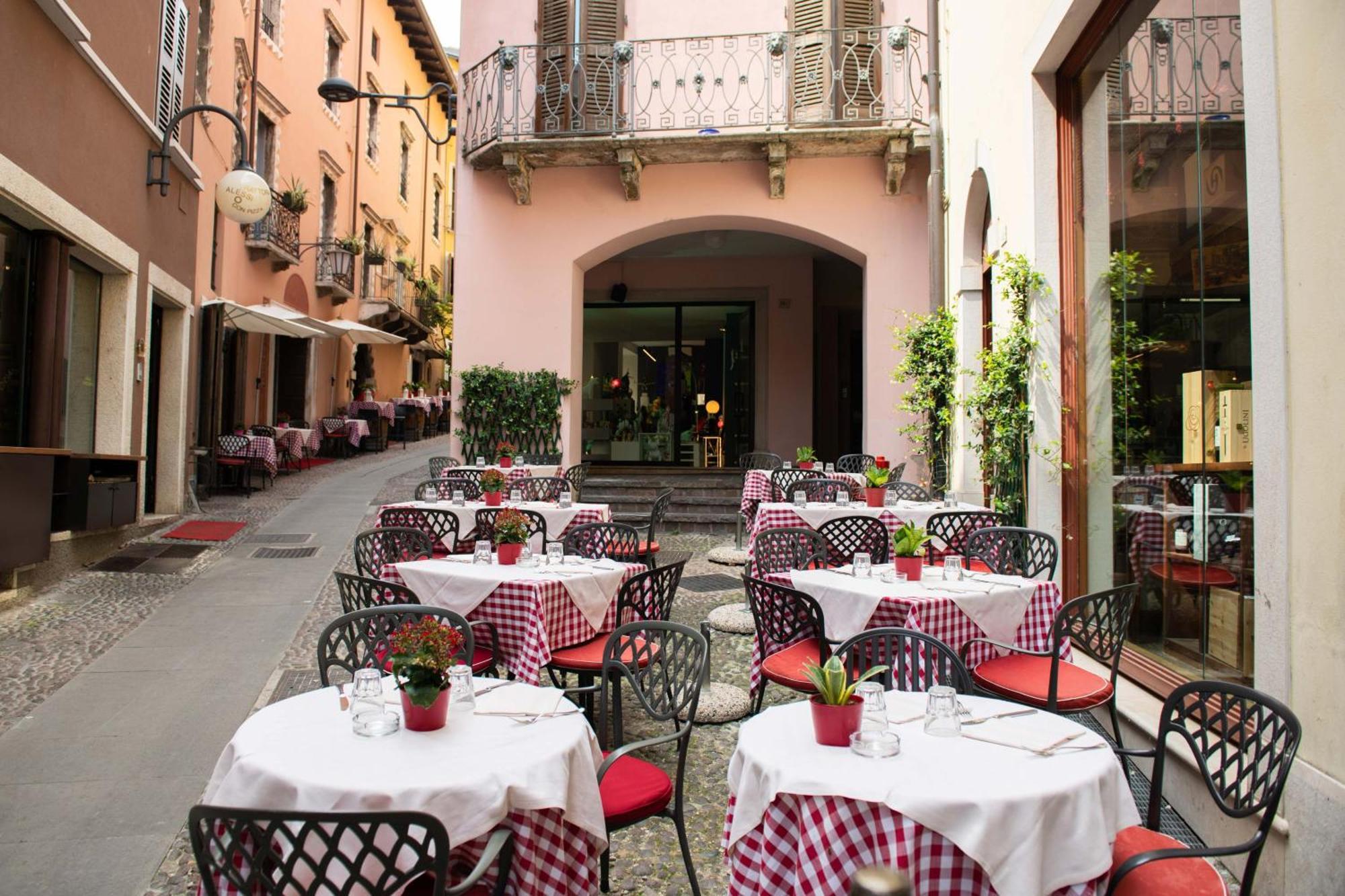 Alessi Hotel Trattoria 代森扎诺-德尔加达 外观 照片