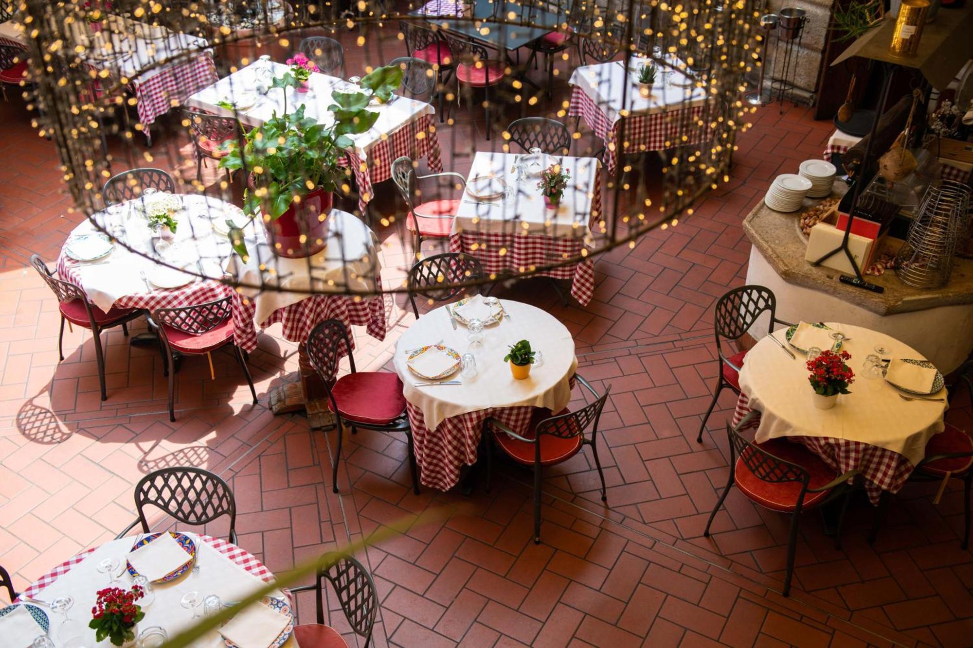 Alessi Hotel Trattoria 代森扎诺-德尔加达 外观 照片
