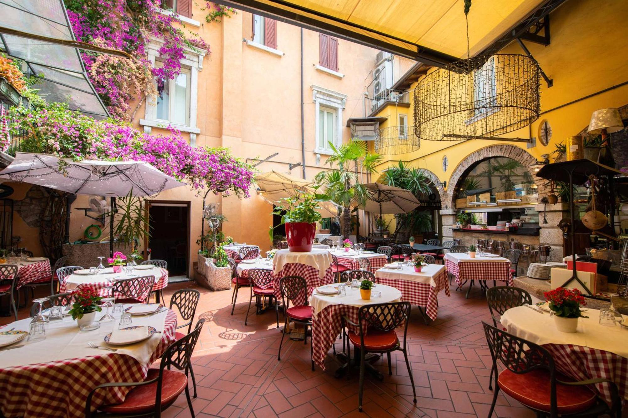 Alessi Hotel Trattoria 代森扎诺-德尔加达 外观 照片