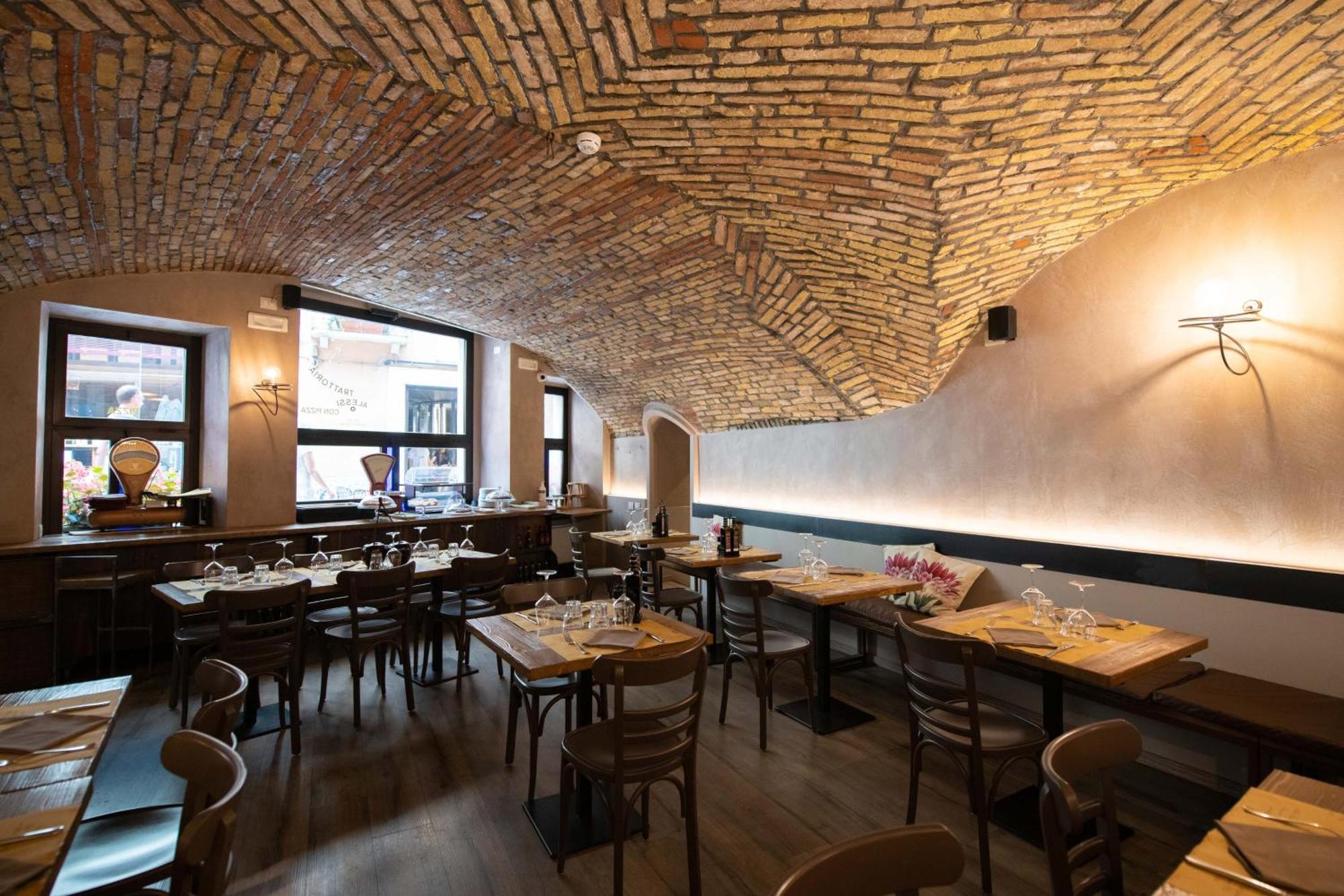 Alessi Hotel Trattoria 代森扎诺-德尔加达 外观 照片