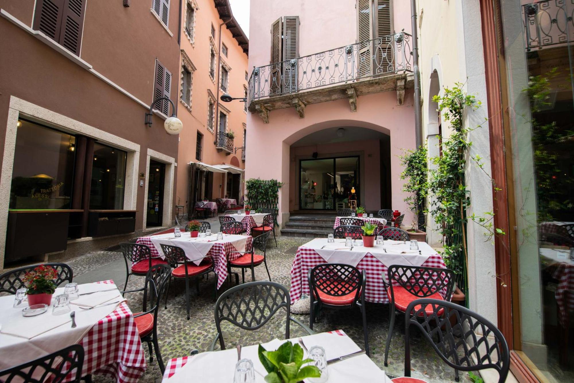 Alessi Hotel Trattoria 代森扎诺-德尔加达 外观 照片