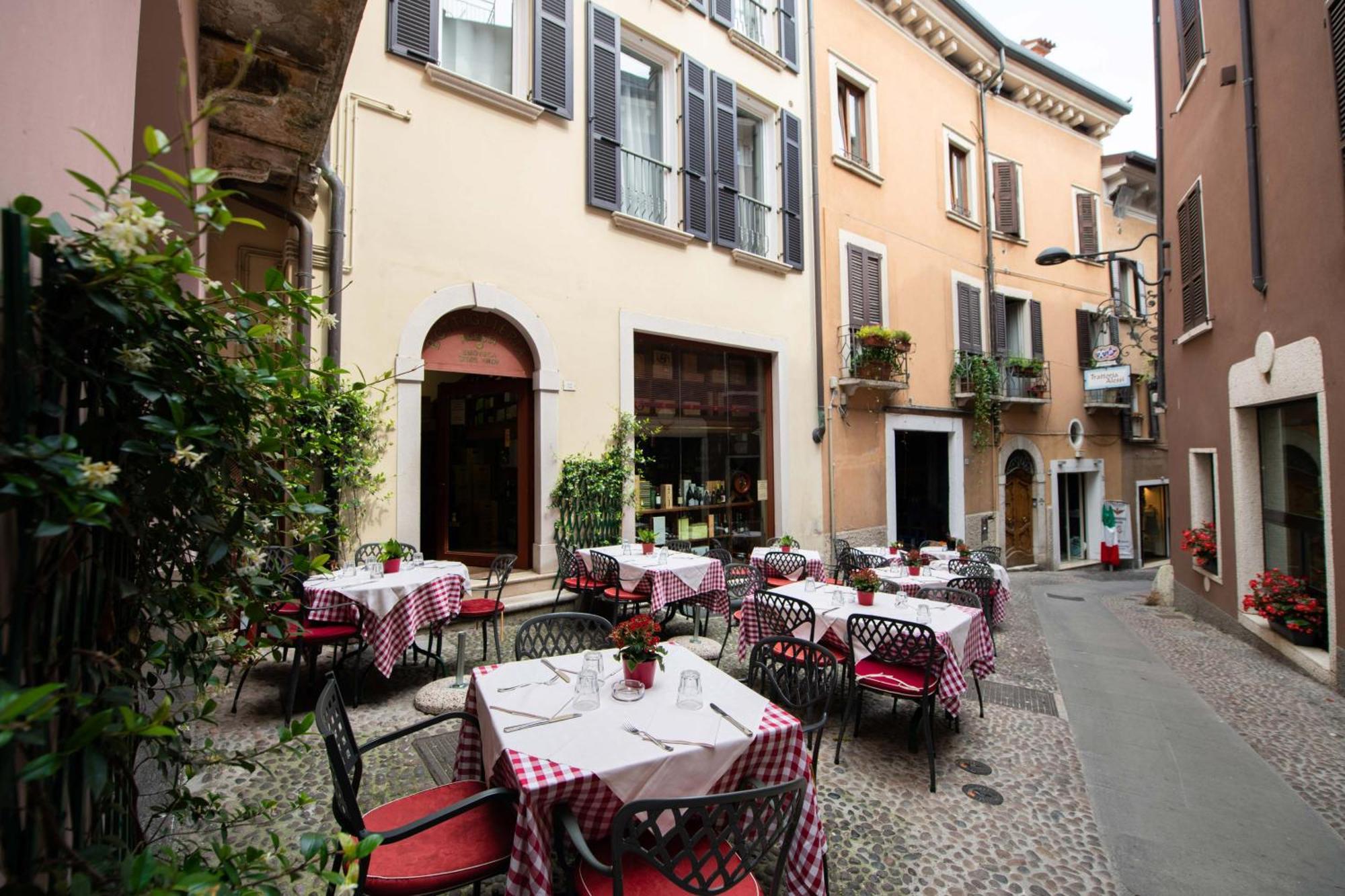 Alessi Hotel Trattoria 代森扎诺-德尔加达 外观 照片