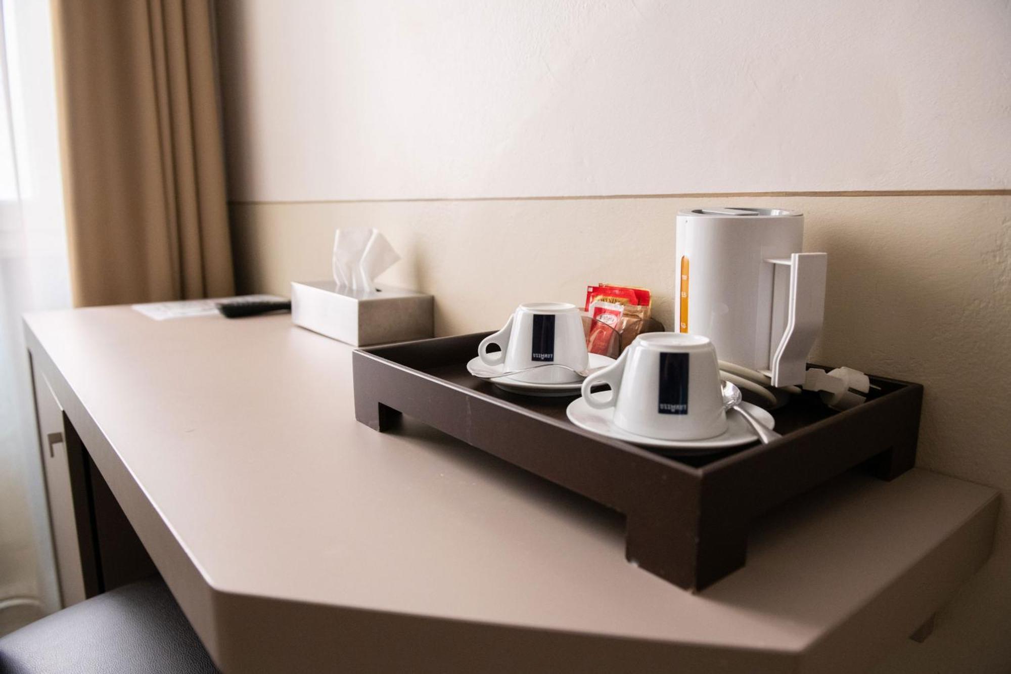 Alessi Hotel Trattoria 代森扎诺-德尔加达 外观 照片