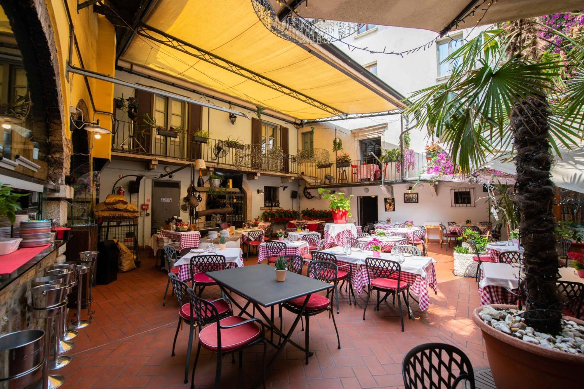 Alessi Hotel Trattoria 代森扎诺-德尔加达 外观 照片