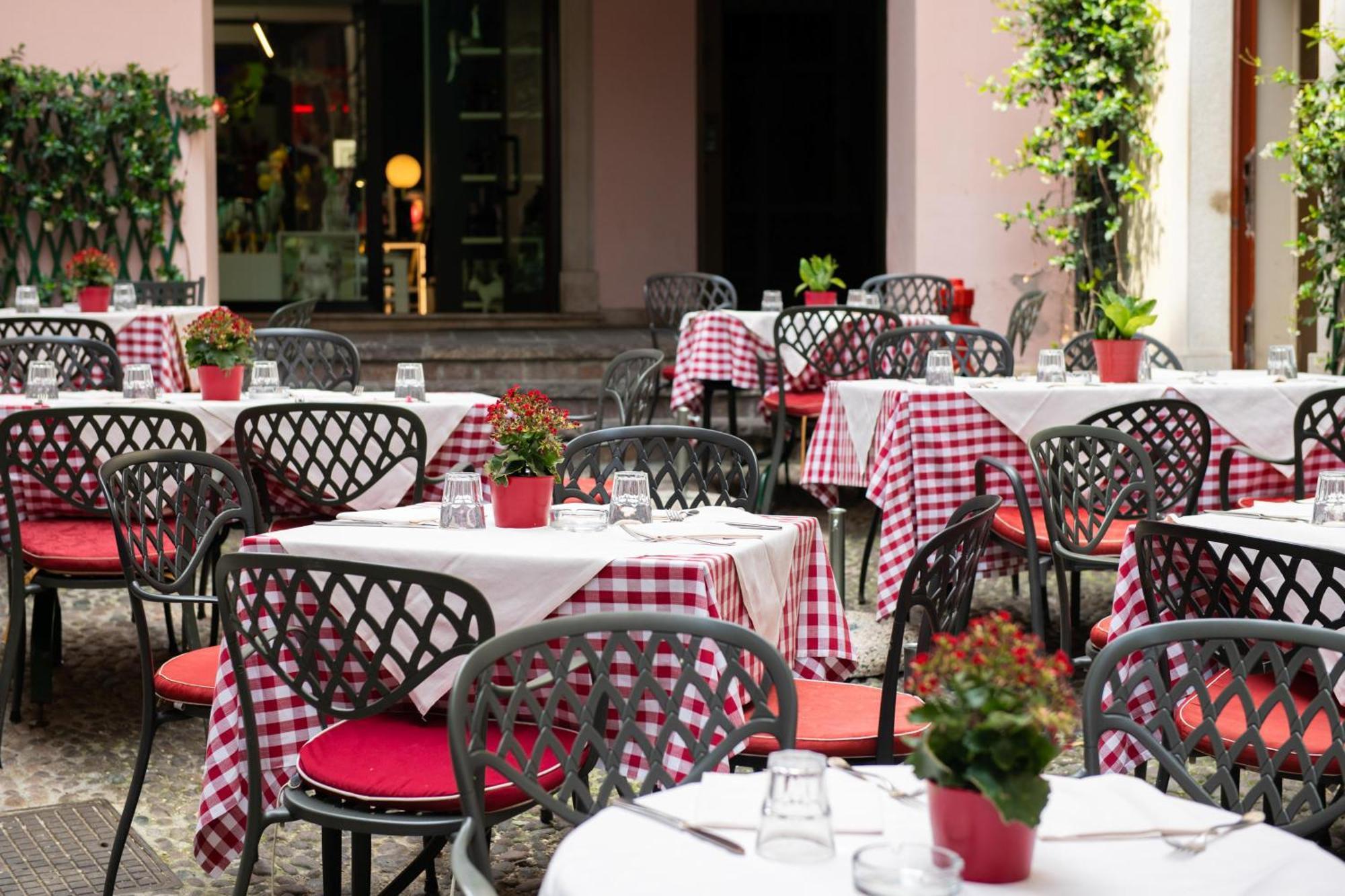 Alessi Hotel Trattoria 代森扎诺-德尔加达 外观 照片