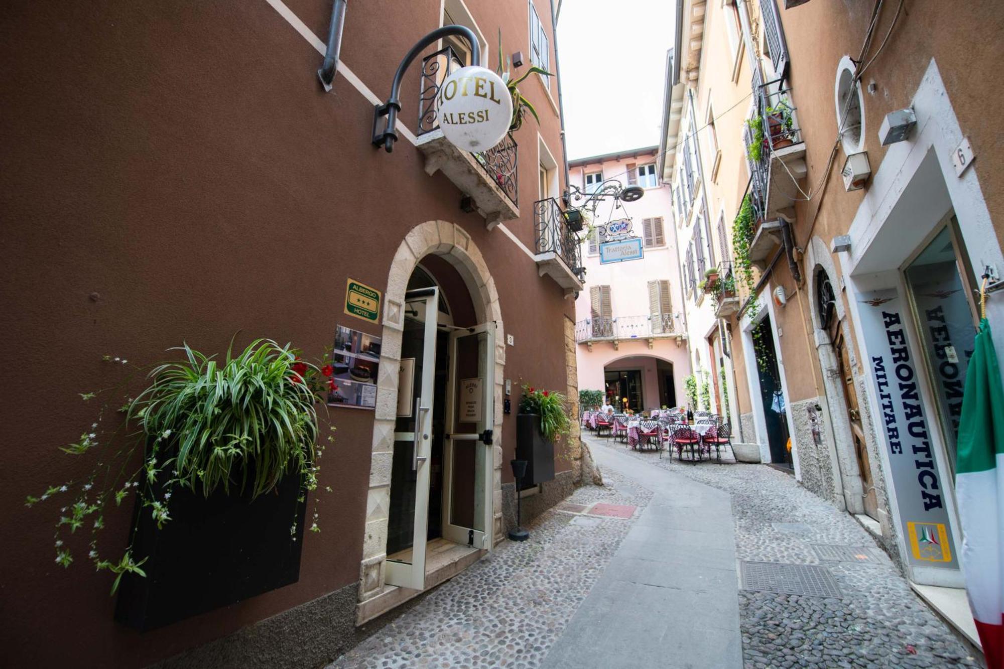 Alessi Hotel Trattoria 代森扎诺-德尔加达 外观 照片